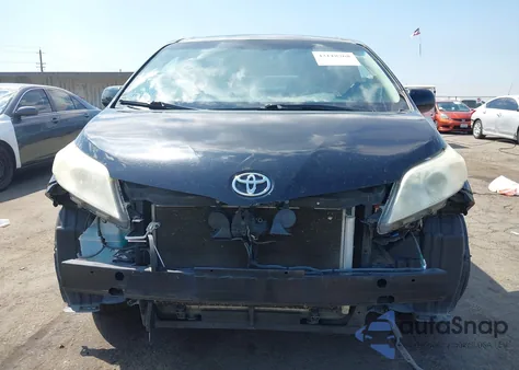 2012 Toyota Sienna Le V6 8 Passenger z USA, uszkodzony, nr VIN 5TDKK3DC6CS190025